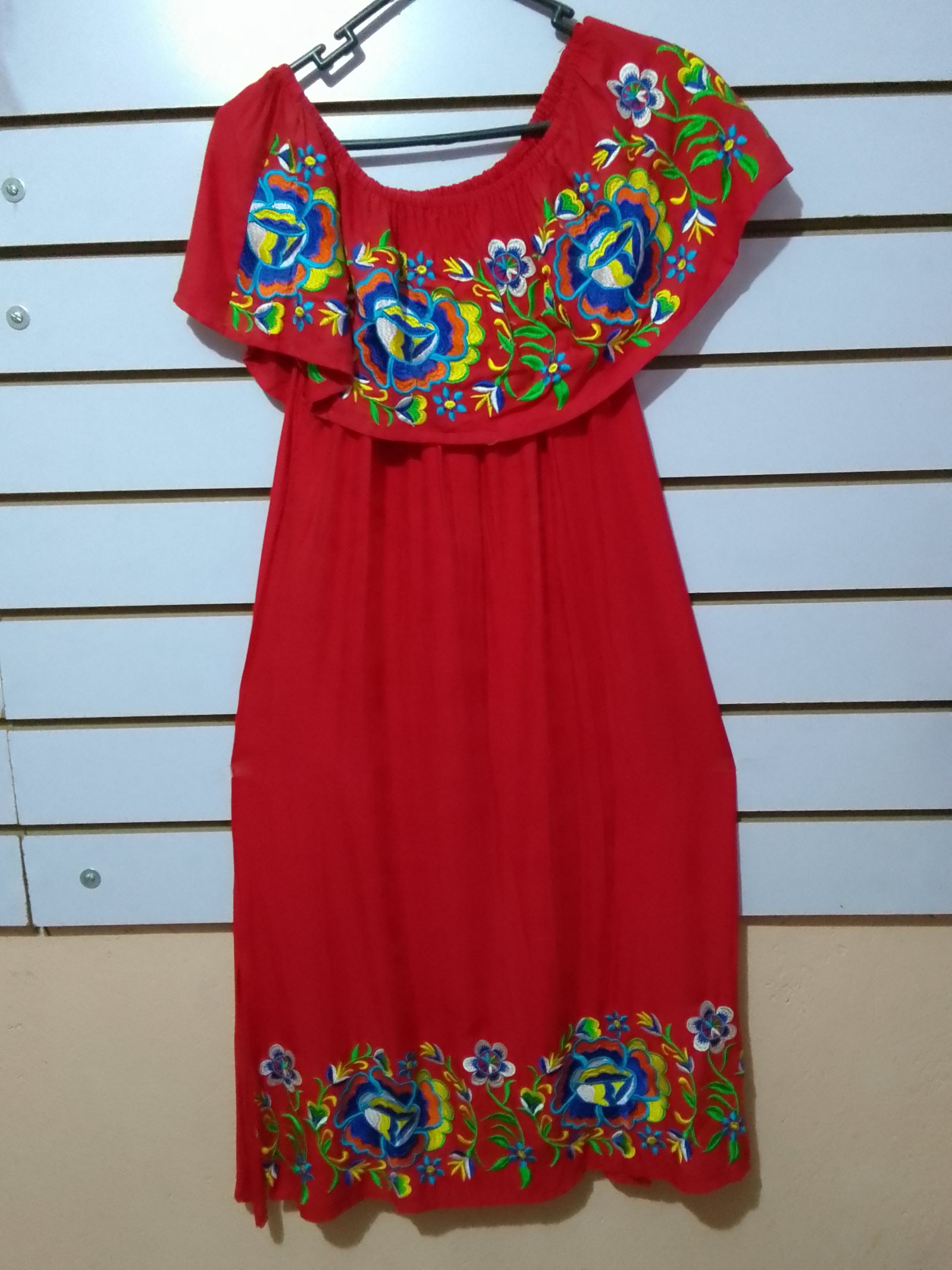 Vestido rojo artesanal campecino