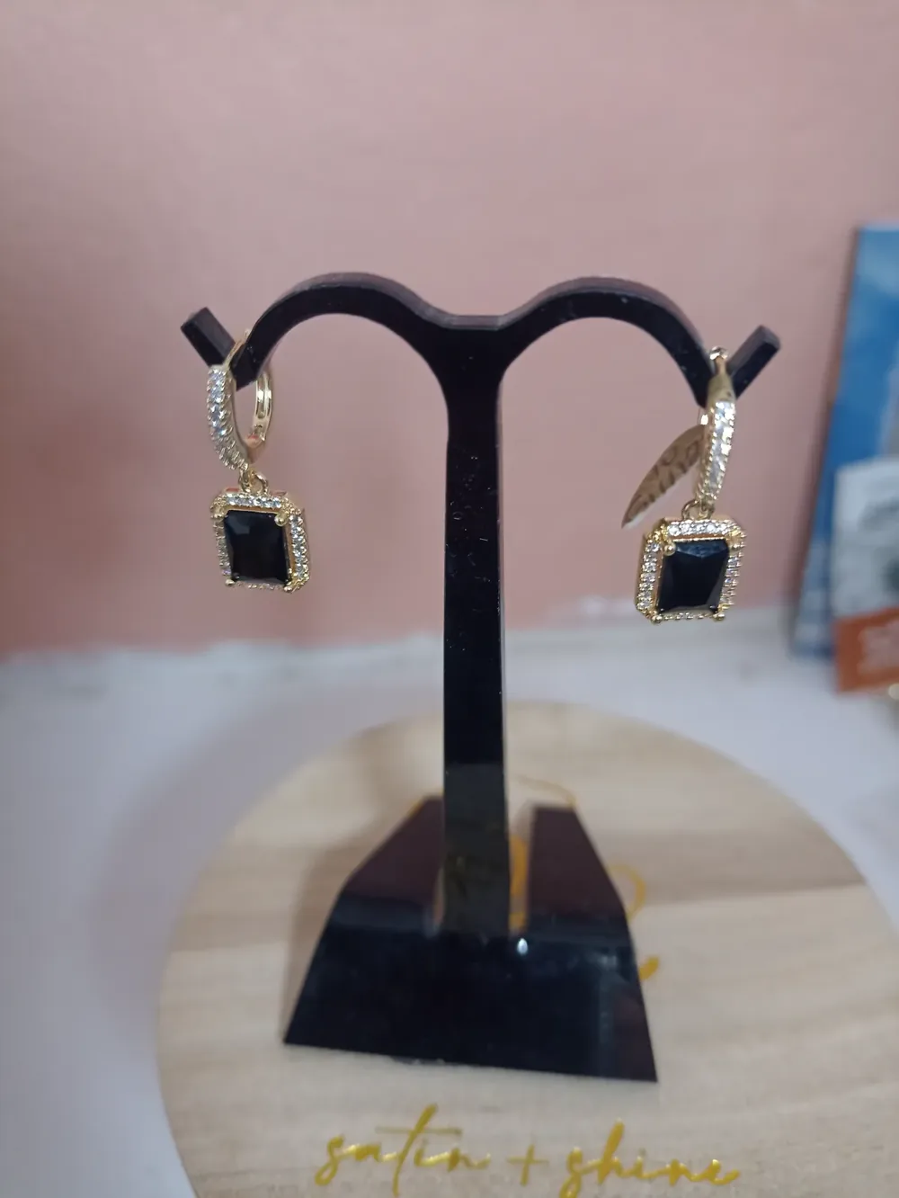 Aretes circonia negro
