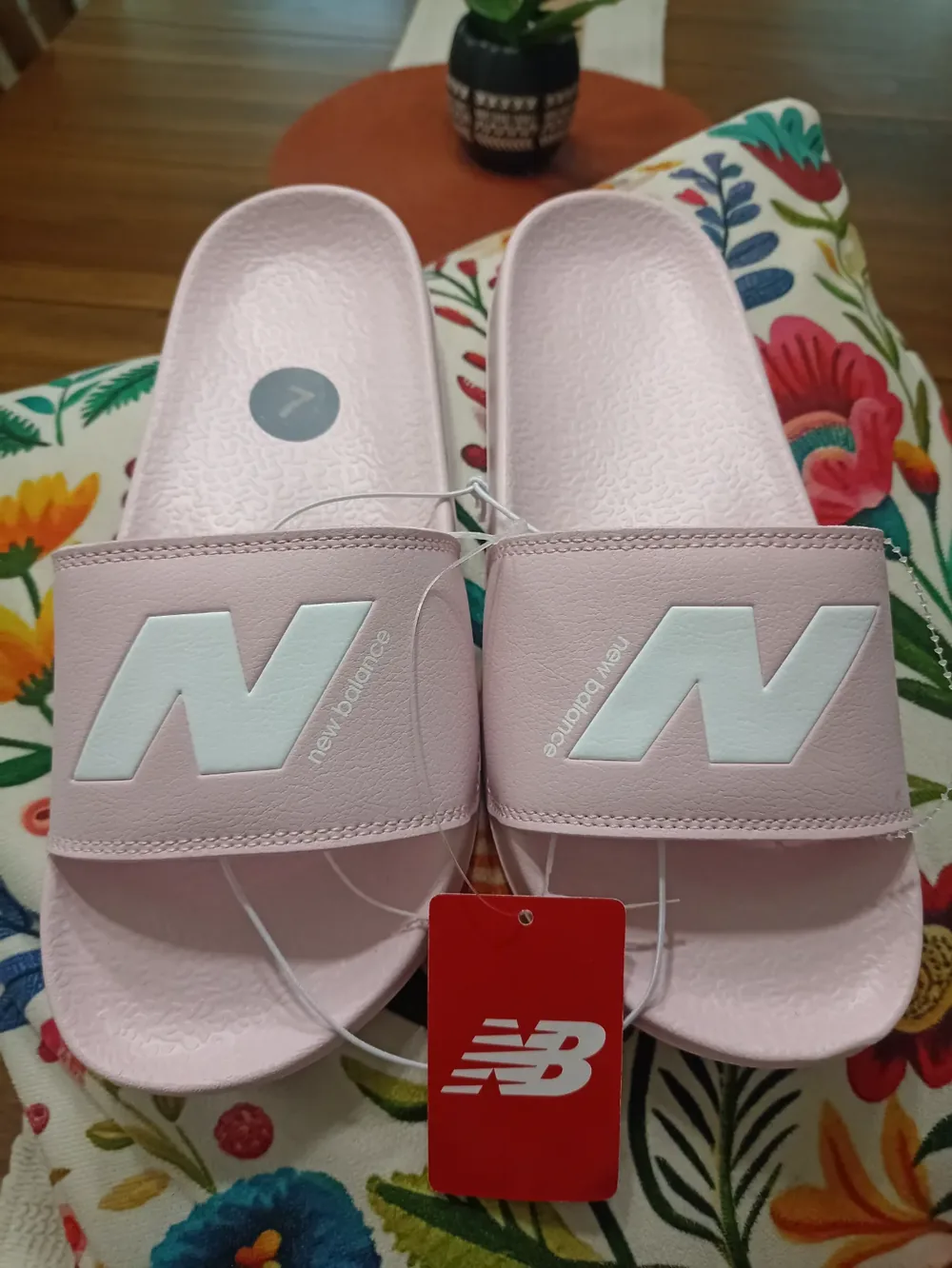 Sandalias new balance # 24
